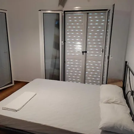 Steve Apartment Ano Garouna