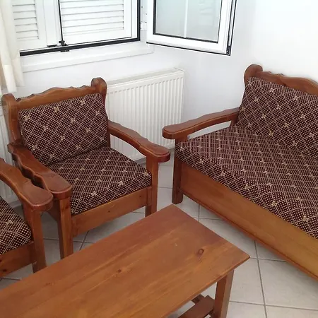 Steve Apartment Ano Garouna